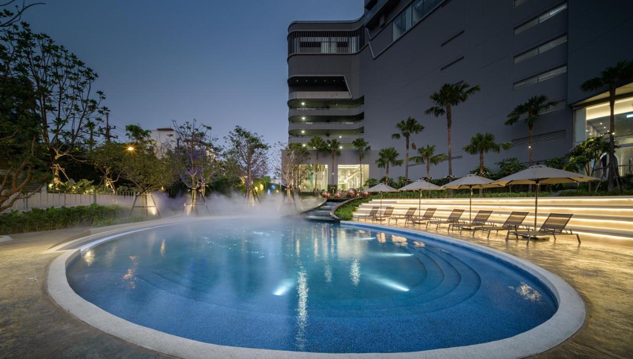 Grande Centre Point Space Pattaya Luaran gambar The outdoor pool at the hotel