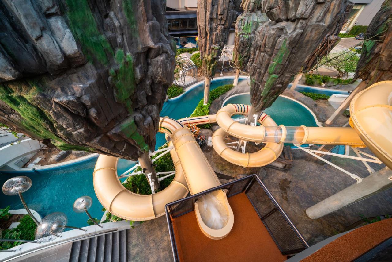 Grande Centre Point Space Pattaya Luaran gambar Water slides at Splash Jungle Water Park