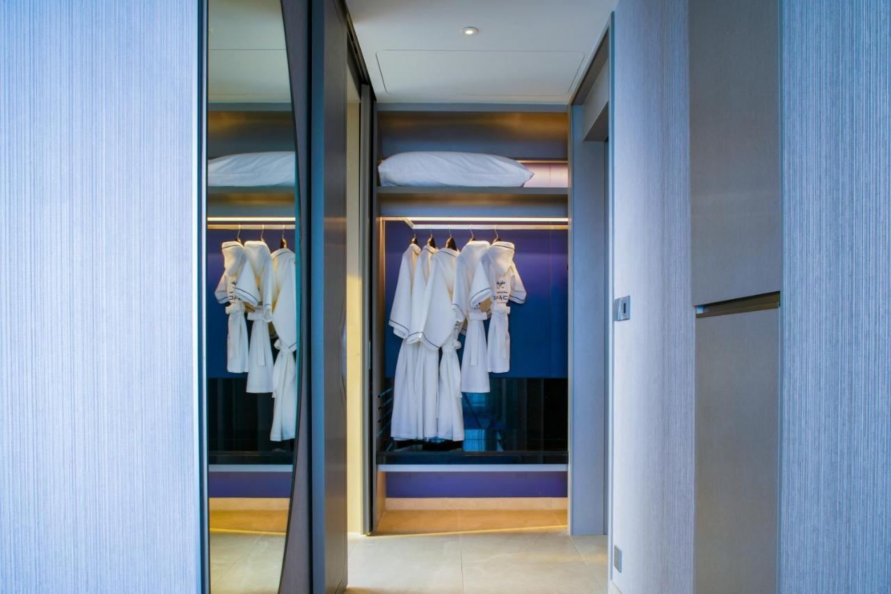 Grande Centre Point Space Pattaya Luaran gambar A walk-in closet