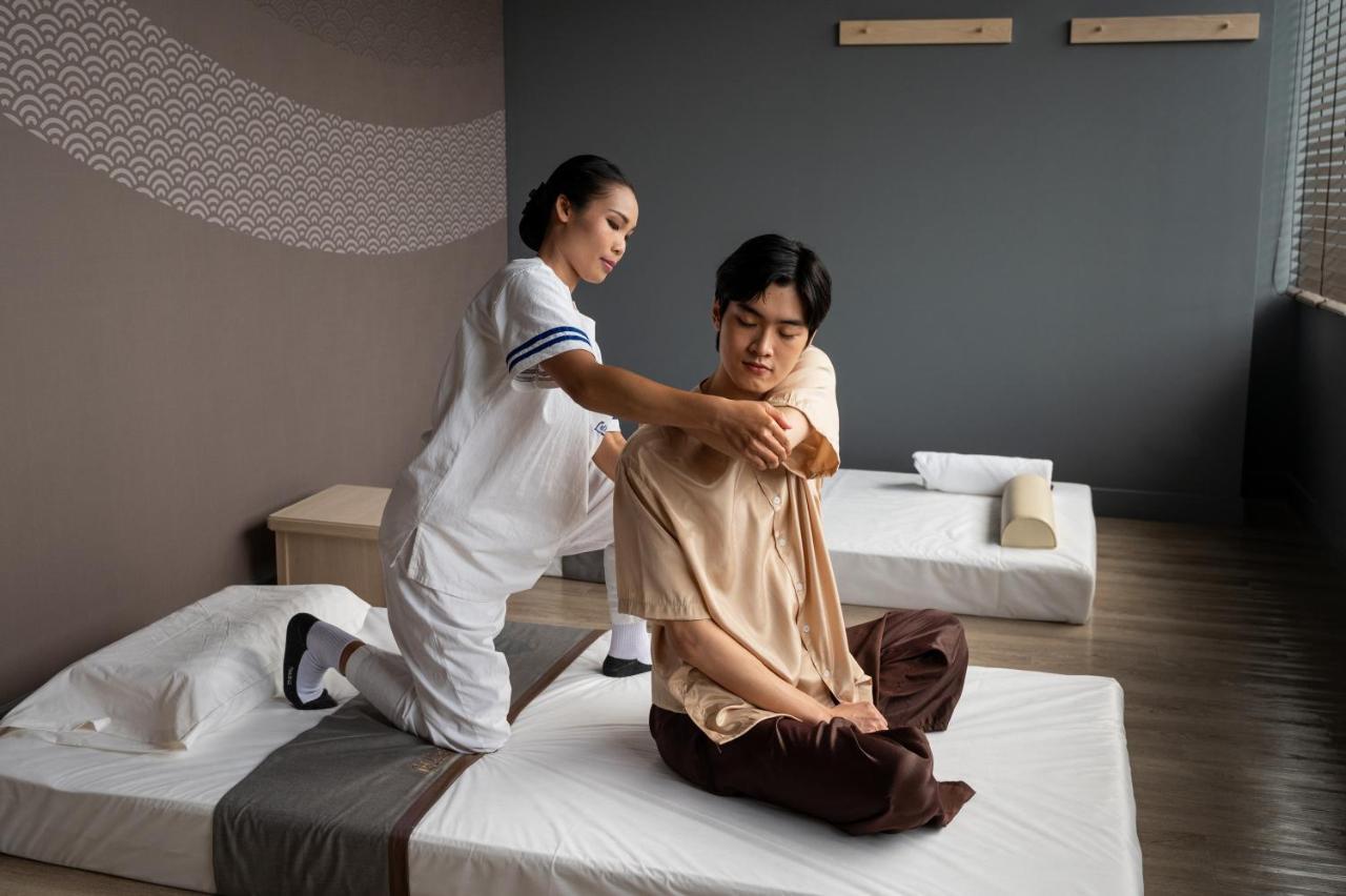 Grande Centre Point Space Pattaya Luaran gambar Thai massage